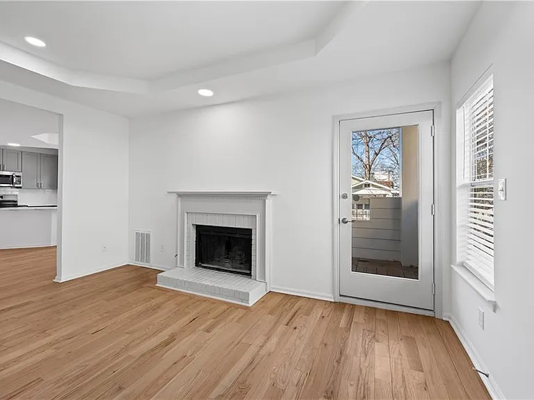 567 Winton Ter NE #A — Photo 5