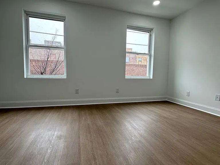 1209 N Franklin St — Photo 13