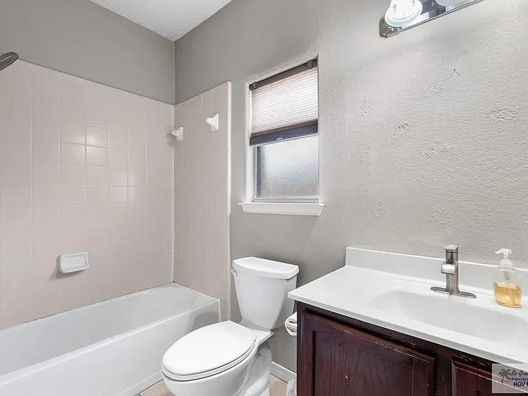 2784 Woodside — Photo 13