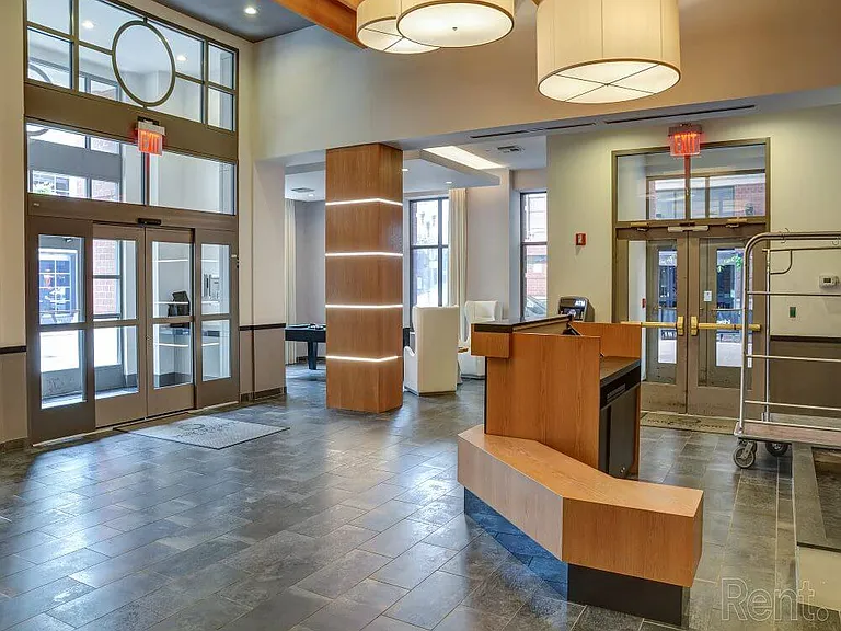 25296_04_hdp_parksquarewest_int_lobby2