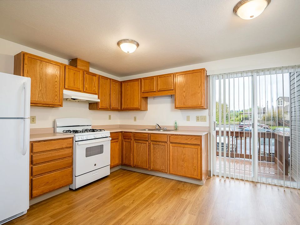 2nd image of 600 California Ave #1