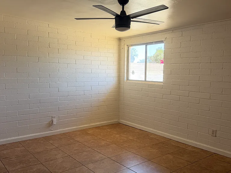 1823 W Fairmount Ave — Photo 4