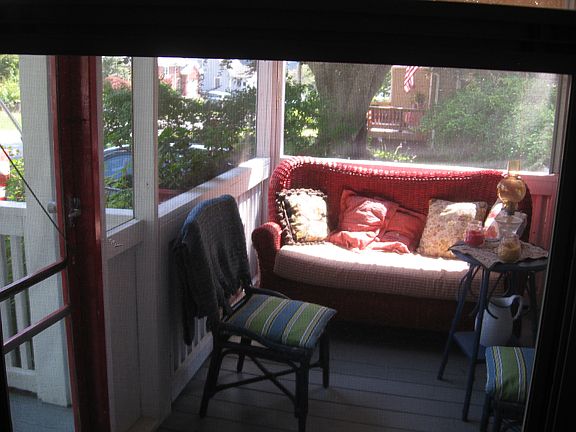 Front porch (screened 66sf)