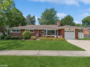 900 W Milburn Ave, Mount Prospect, IL 60056