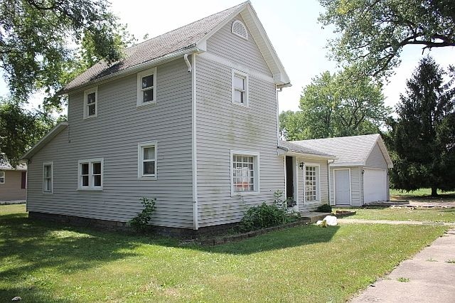 1st image of 230 E Chestnut St