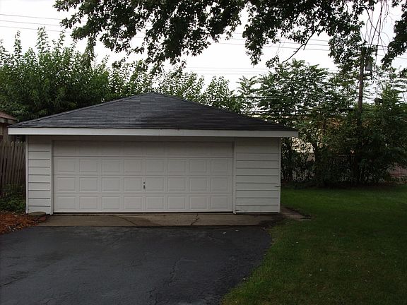 2+ Car Garage