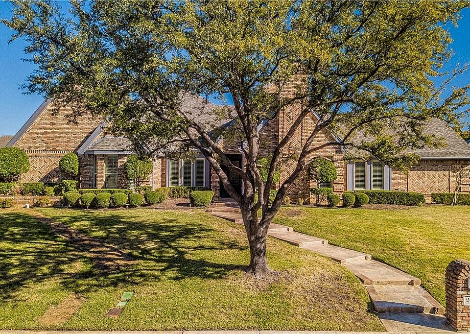 1st image of 2107 Bay Club Dr