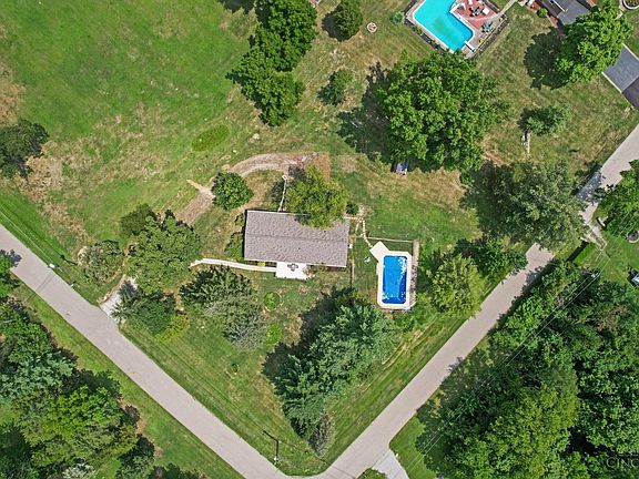 2nd image of 688 Lanark Ln