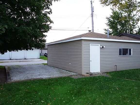 3rd image of 134 Illinois St