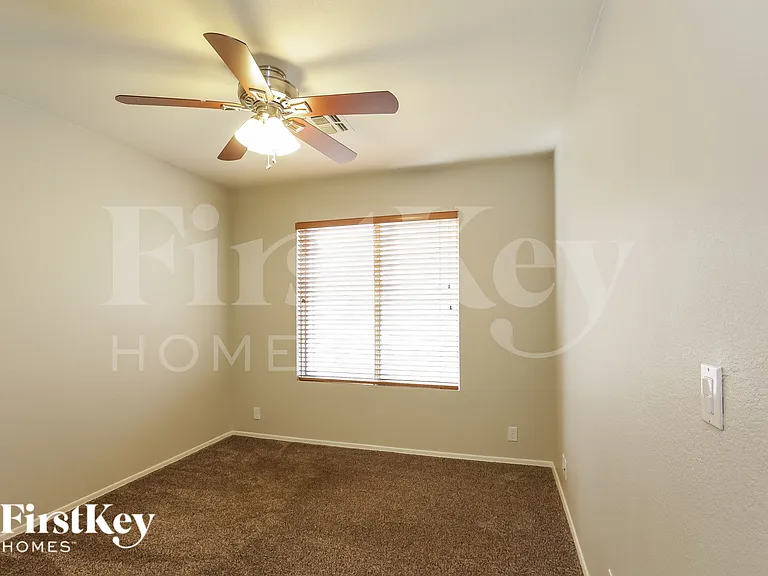 6654 E Rhodes St — Photo 12