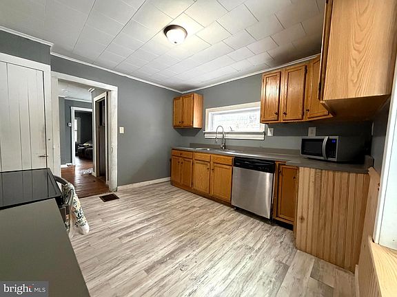 3rd image of 1356 Main St