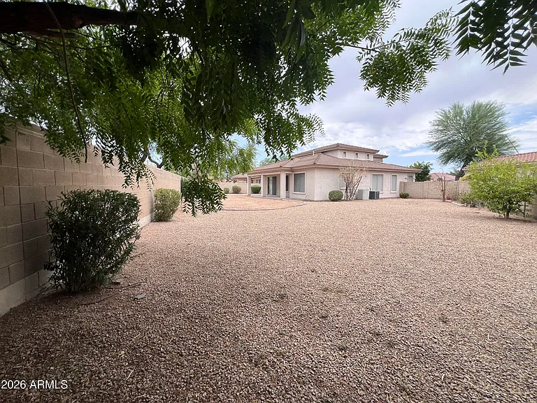 218 E Sunburst Ln — Photo 23