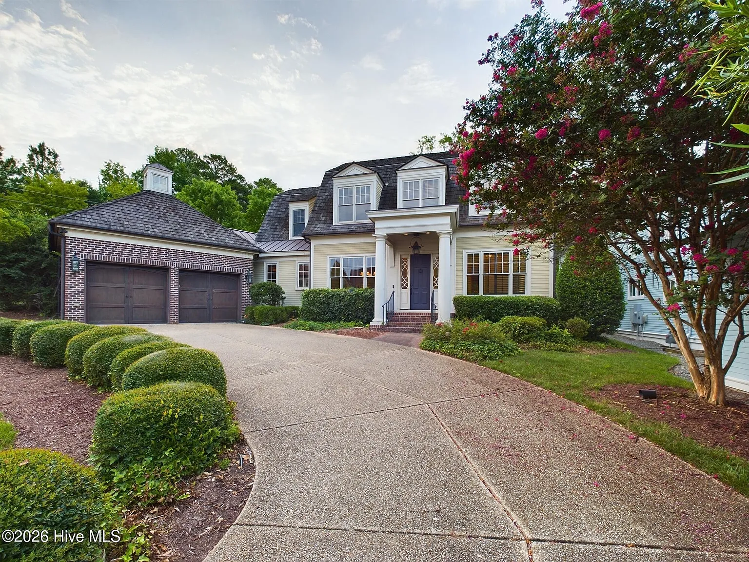 5 bed, 3.5 bath, 3934 sqft, $6,750 — Photo 1