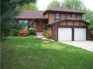 1614 NE Ridgeview Dr, Lees Summit, MO 64086