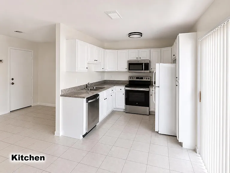 111 SE 7th Ave — Photo 17