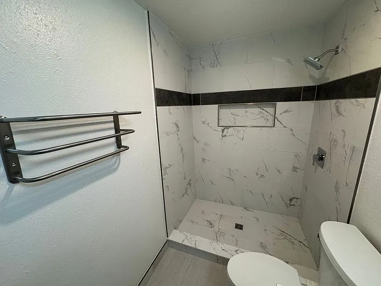 144 SW Lee St — Photo 28