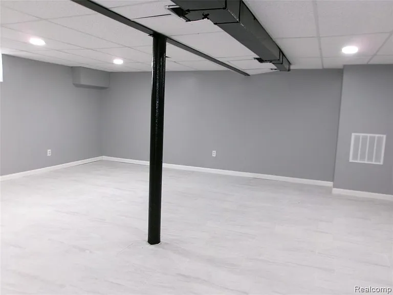 1011 Lafayette Blvd — Photo 11