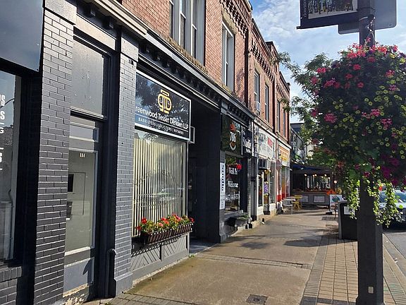 3rd image of 154 Main St E #B