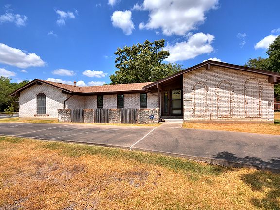 3rd image of 502 Karolyn Dr
