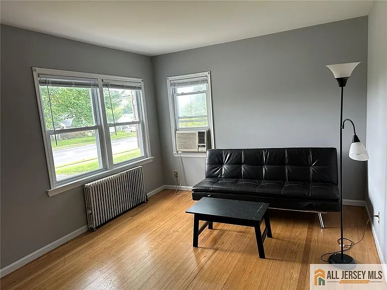 351 Metlars Ln — Photo 3