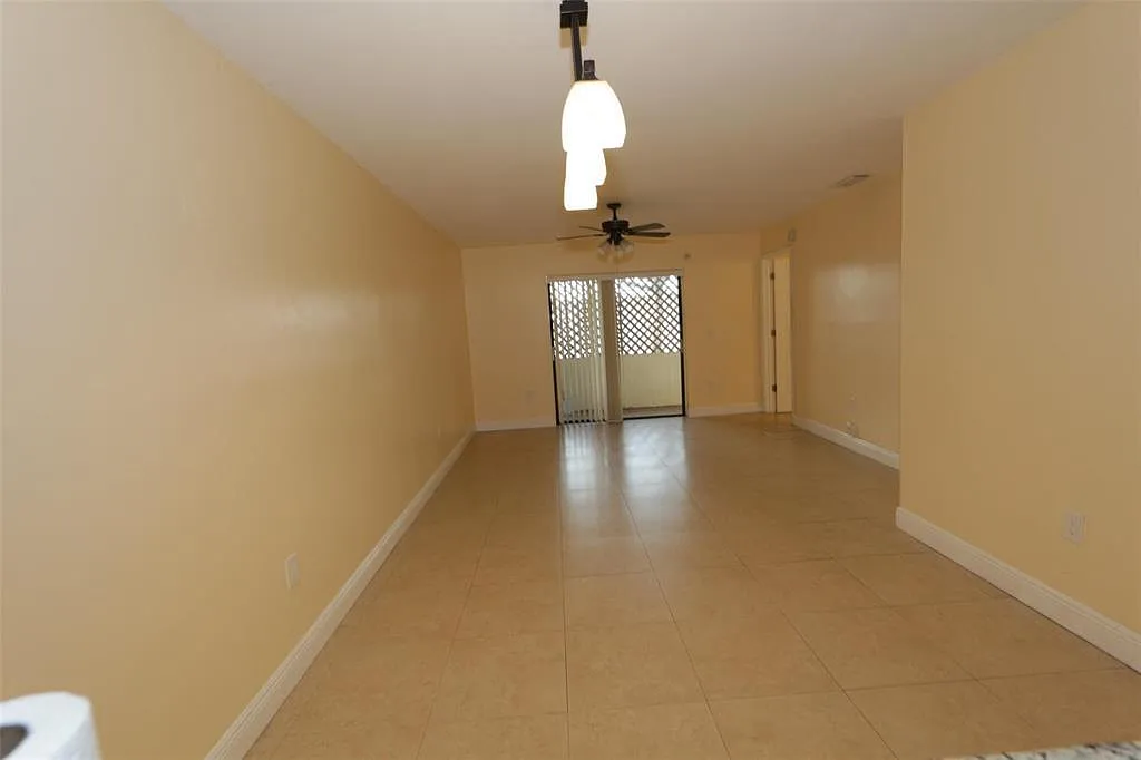3 bed, 2.0 bath, 1118 sqft, $2,600 — Photo 4