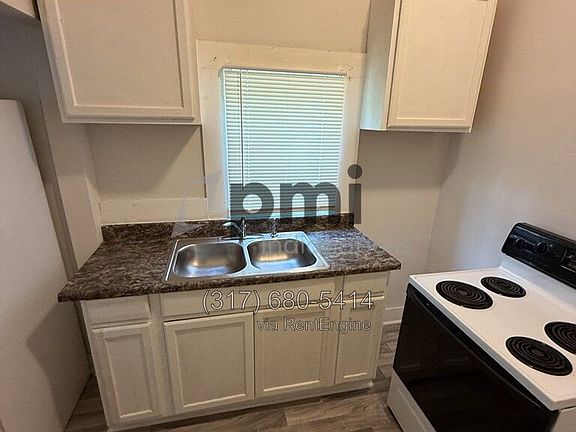 5th image of 2422 E Adams St