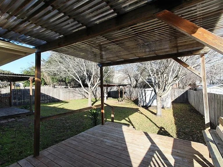 Vol Walker Dr — Photo 22