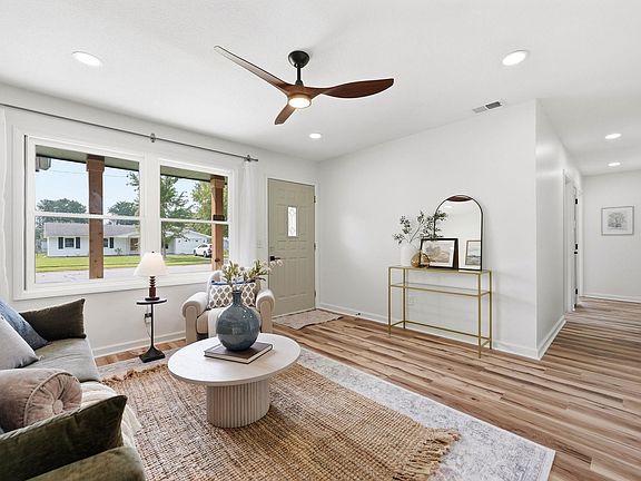4th image of 5111 Camelot Dr
