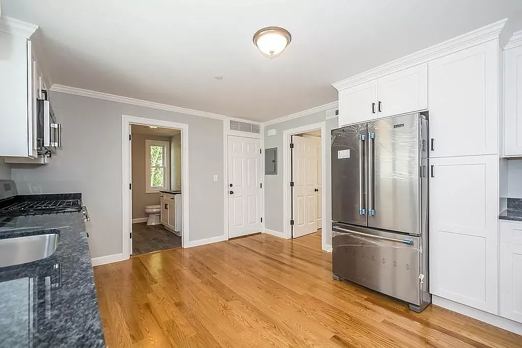 1 bed, 822 sqft, $2,100 — Photo 3