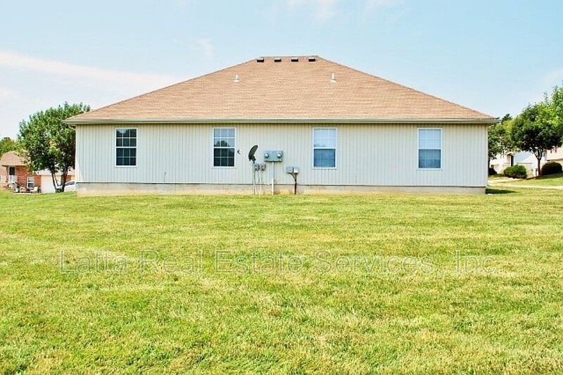 2nd image of 3024 NW Mill Pl