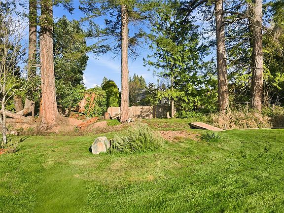 2nd image of 575 Johnstone Rd