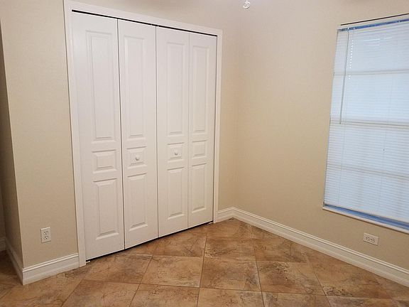 3rd image of 213 Blackstone Dr