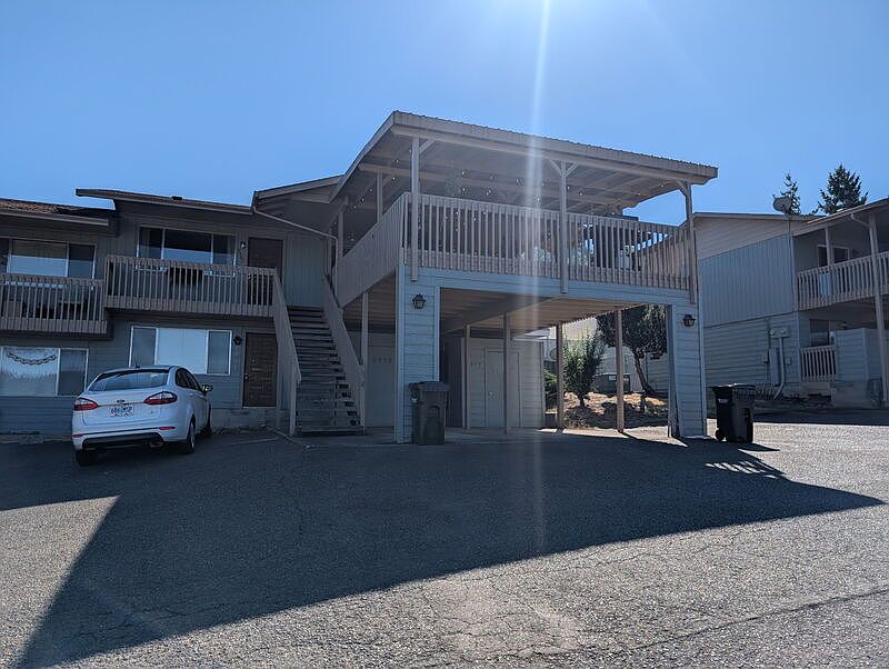 1st image of 2953 W Lorraine Ave
