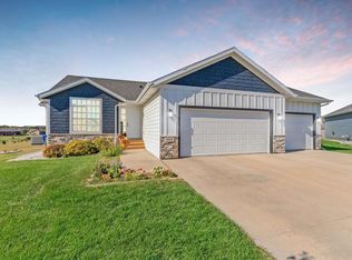 5616 W Holbrook Cir, Sioux Falls, SD 57107