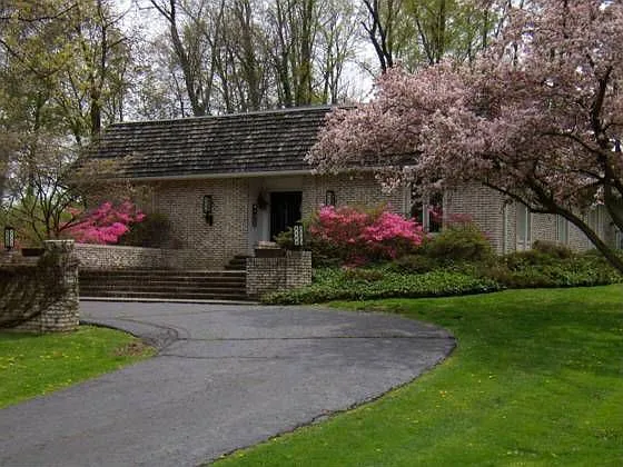 900 49th St NE photo 1