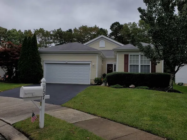 107 Cotuit Ct, Galloway, NJ 08205
