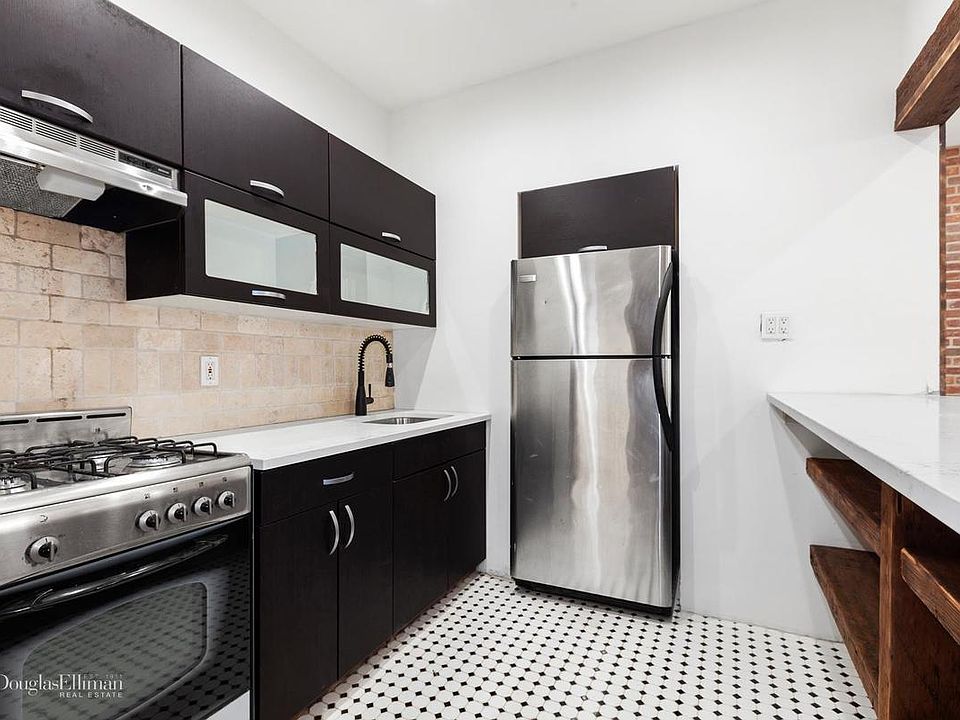 1st image of 299 Greene Ave #1