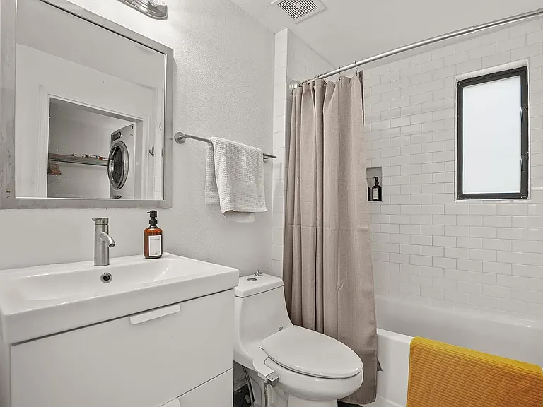 2111 E 8th St #ADU — Photo 5