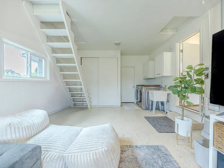 1386 Roundup Dr — Photo 21