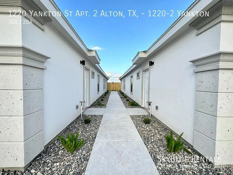 Building Photo - 1220 S Yankton St #2