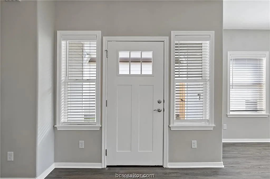 3 bed, 1421 sqft, $2,100 — Photo 4