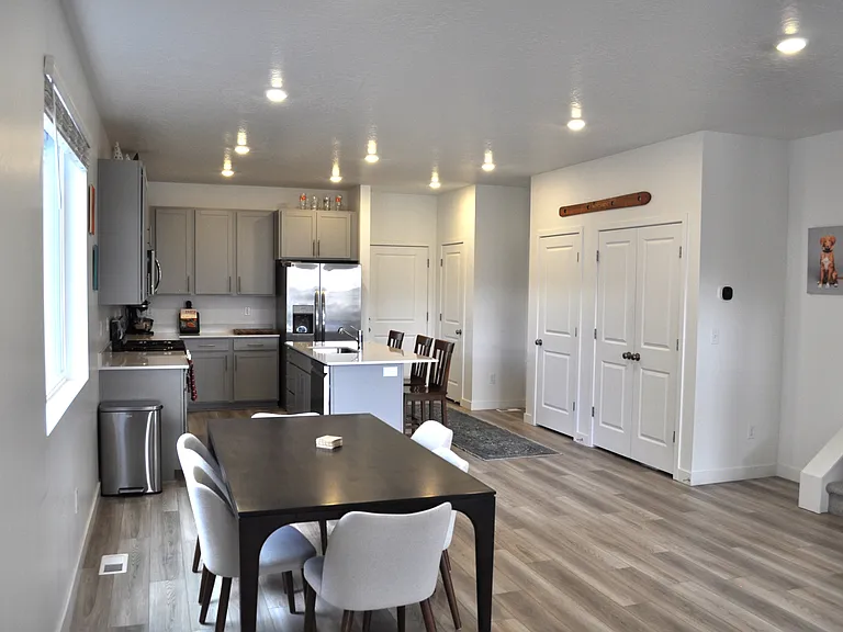 2439 N Canal View Ln — Photo 4