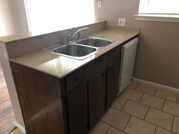 4th image of 409 W Blum St APT 4