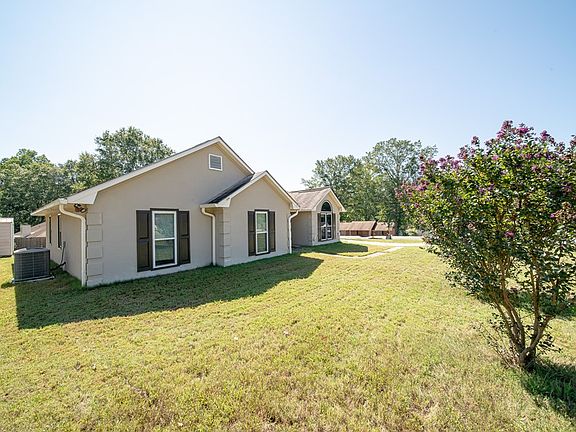 3rd image of 48 Lee Road 986