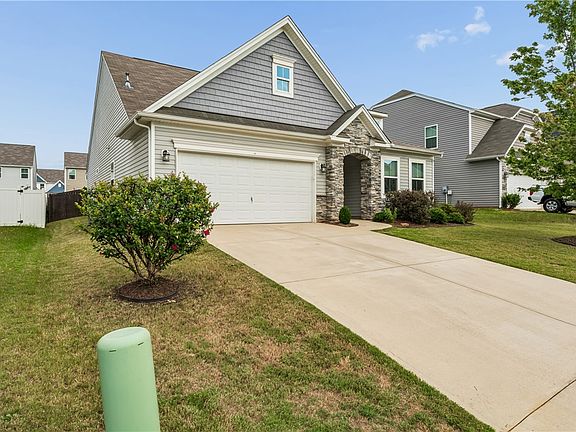 4th image of 629 Pollyanna Dr