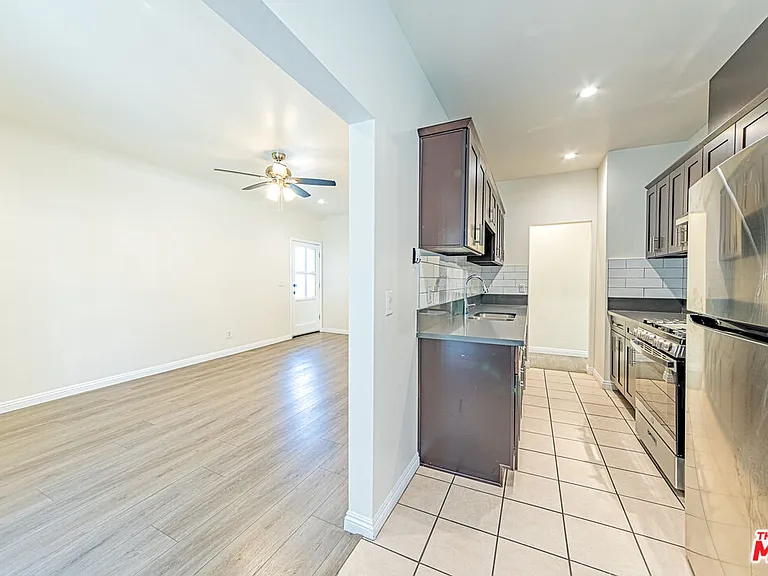 1152 S Bronson Ave — Photo 7