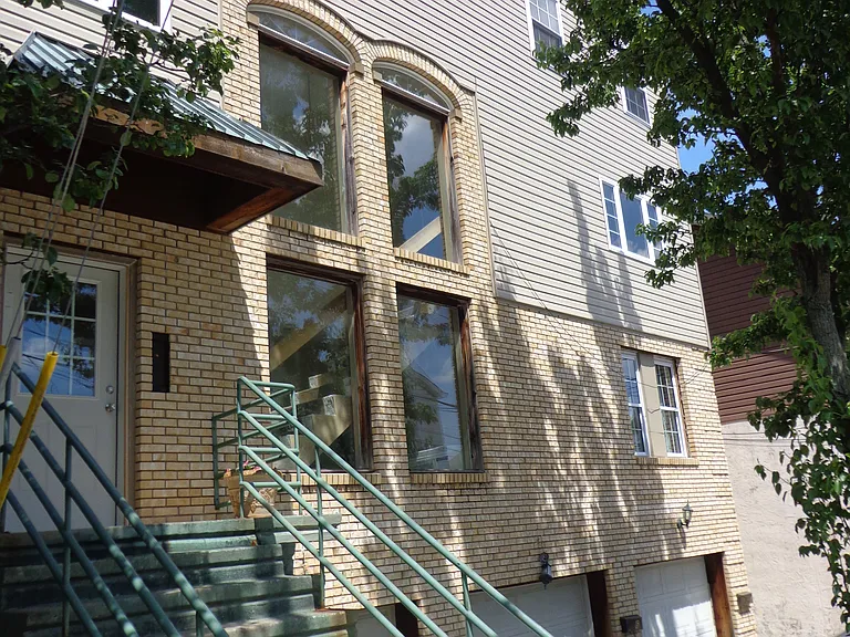 6 Prospect St #2 — Photo 1