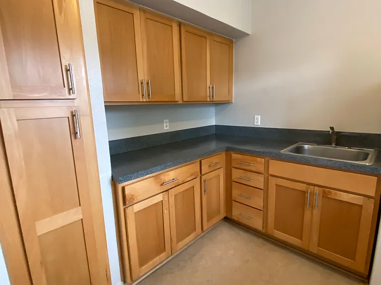 2345 NE Sandy Blvd #11 — Photo 5