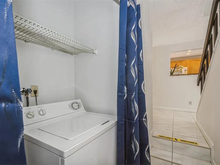 8208 NW 8th Pl — Photo 15