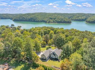 209 Bucks And Doe Ln, La Follette, TN 37766